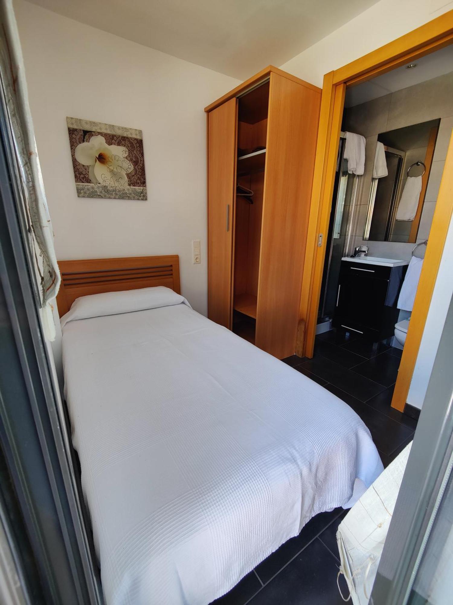 Manel Guest house 2*